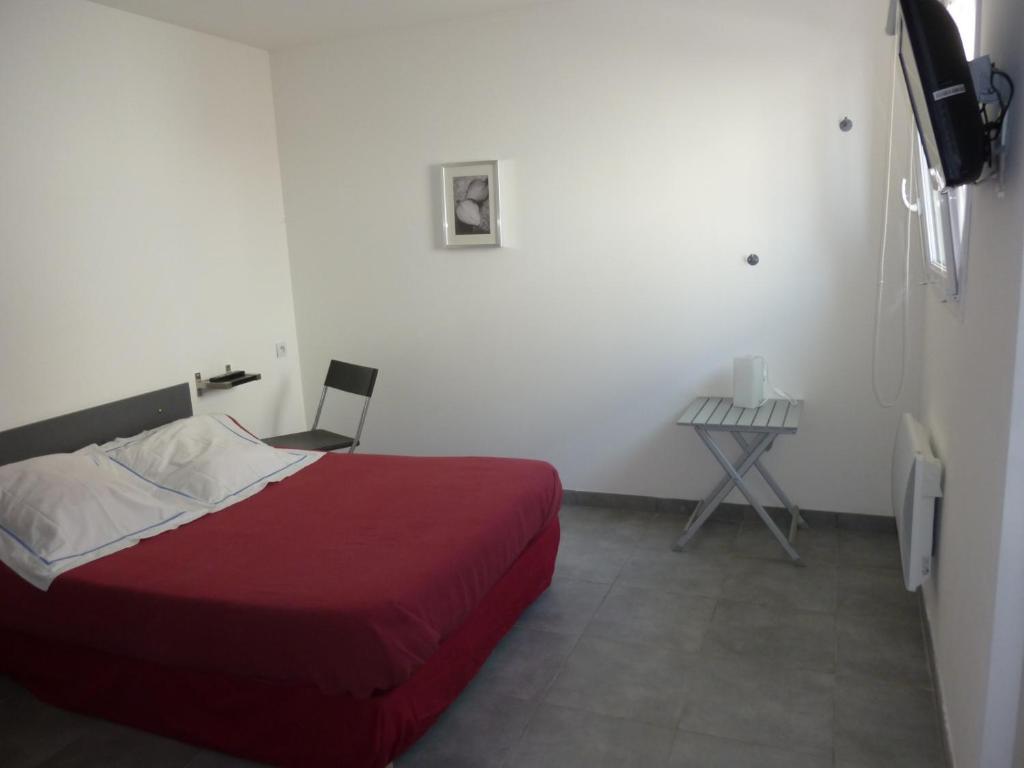 Hotel De L'Avenue Bonson  Δωμάτιο φωτογραφία